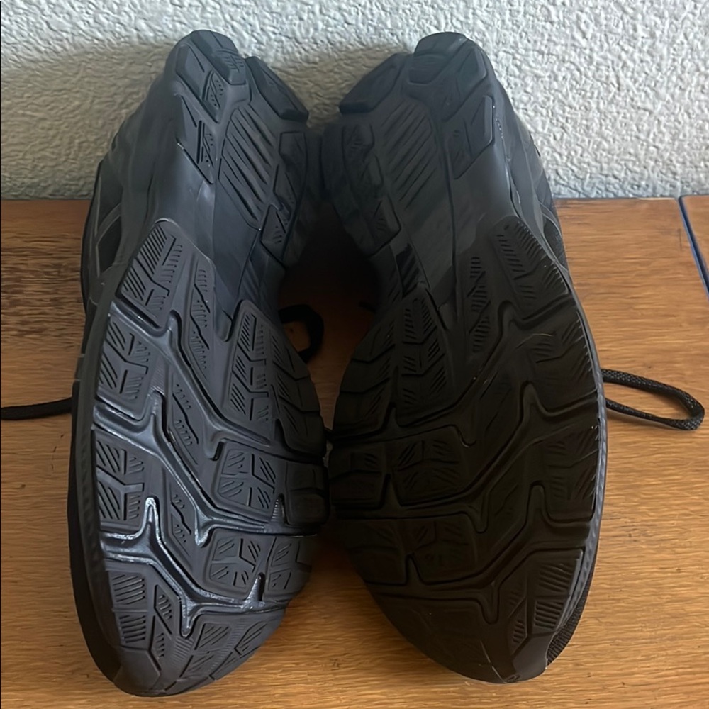 Black ASICS - Picture 5 of 6